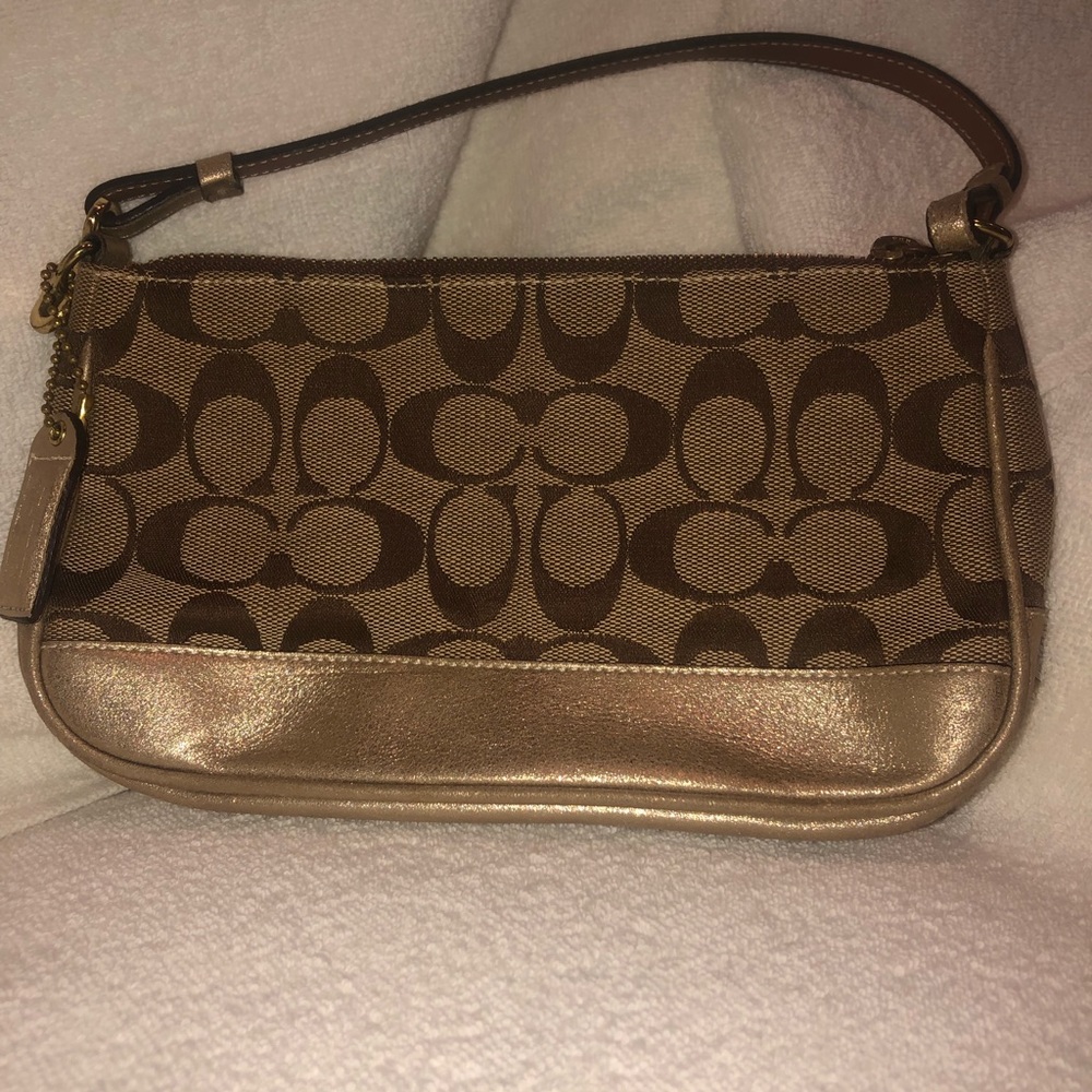 Like NEW Coach Signature C Purse